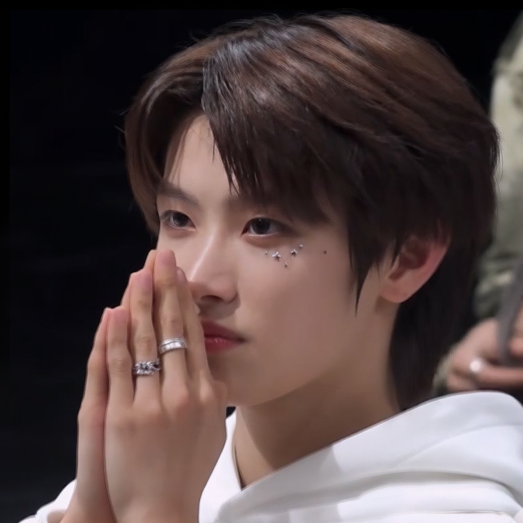 A moment captured by Chen Kaiwen's fan