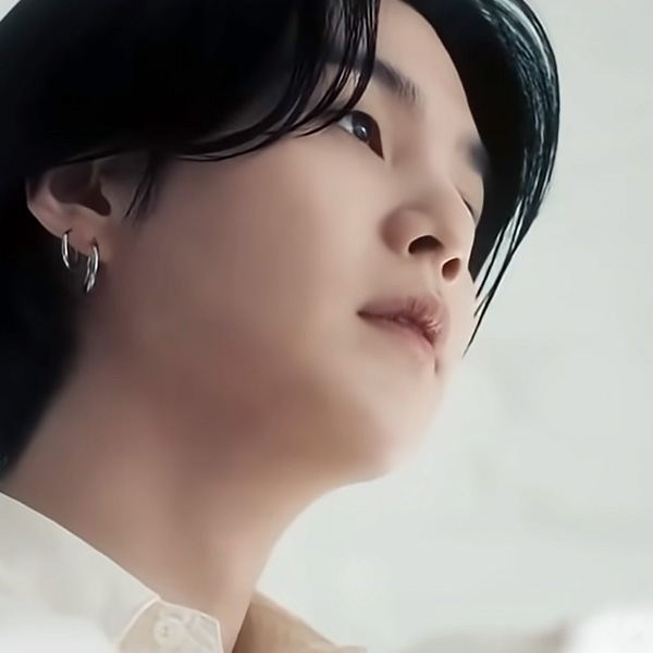 Foto terbaru SUGA (BTS)