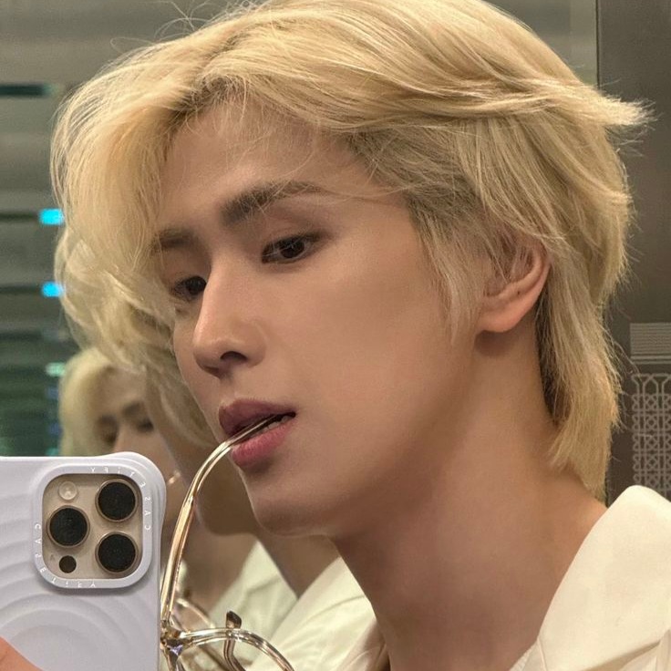 Latest photo of Yonghee (CIX)