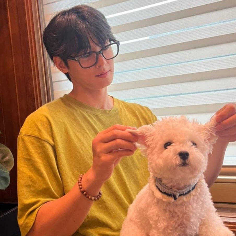 Recent activity shot of Eunwoo (ASTRO)