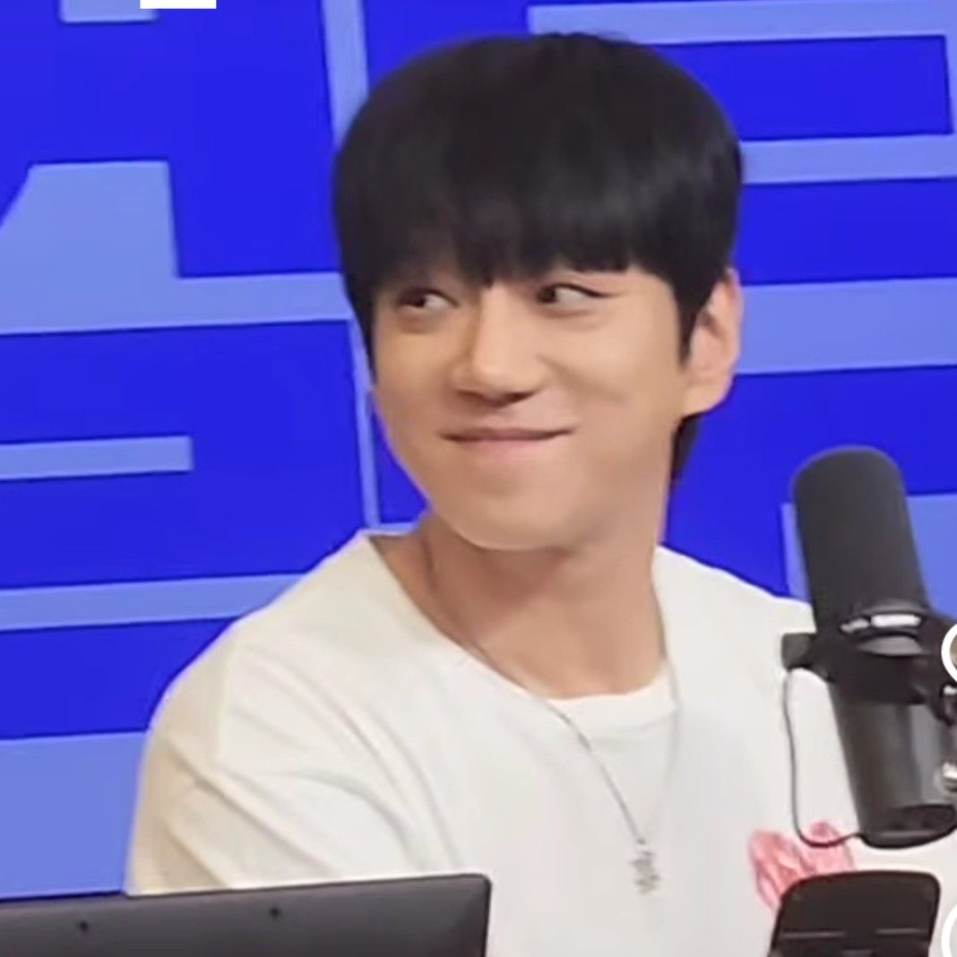 A moment captured by Hwang Chiyeol's fan