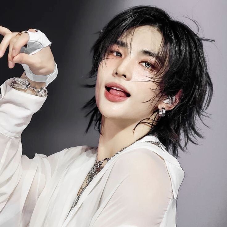 Latest photo of Hyunjin (Stray Kids)