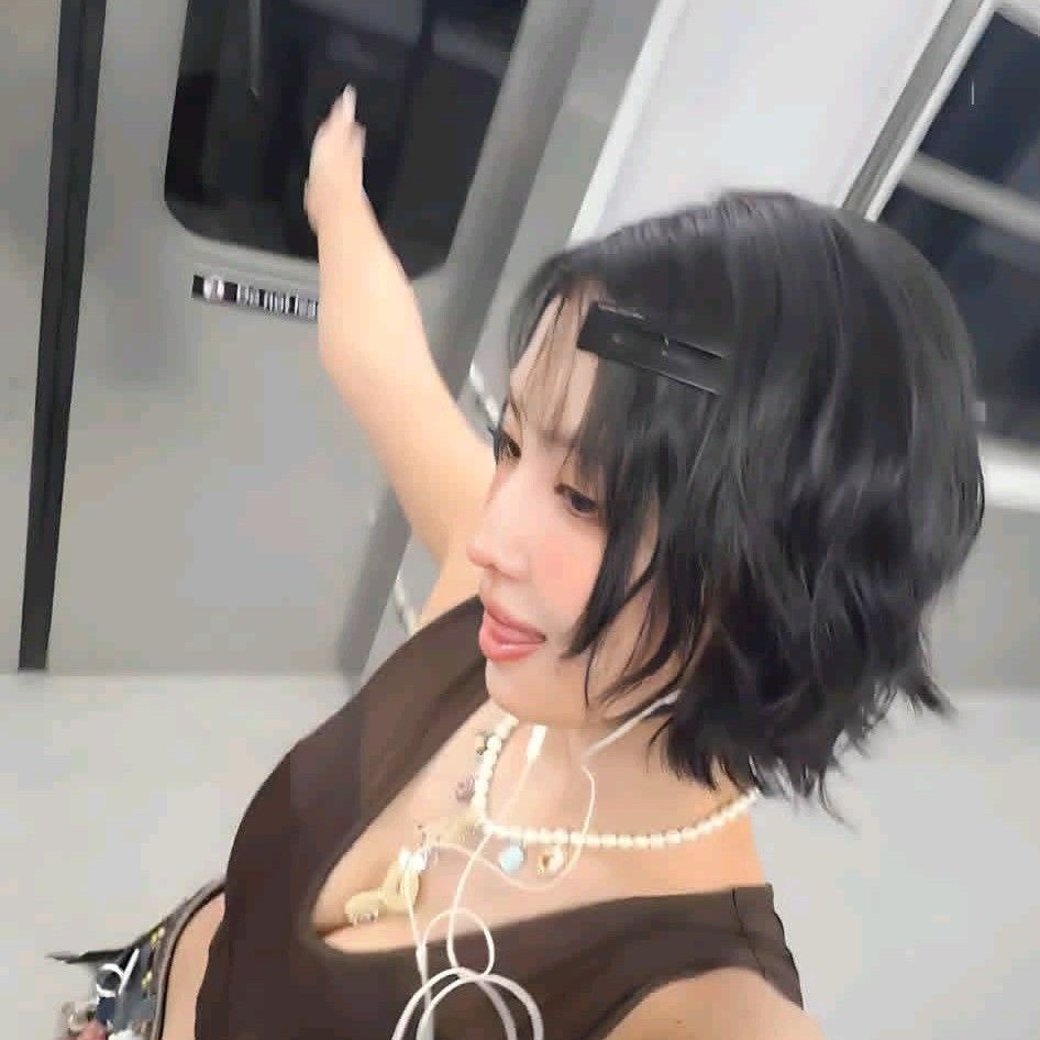 A moment captured by Momo (TWICE)'s fan