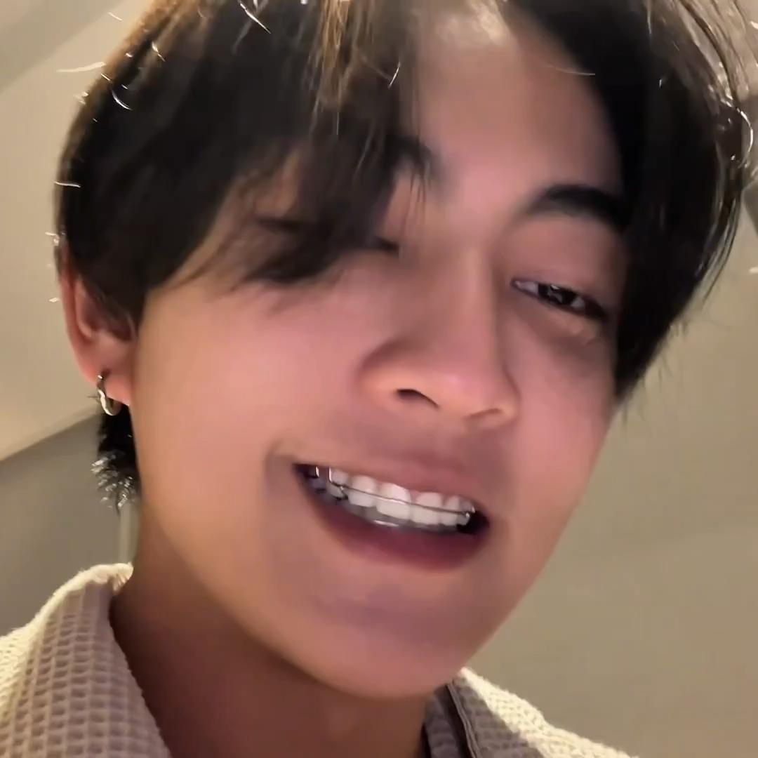 Behind-the-scenes cut of Heart (BUS)