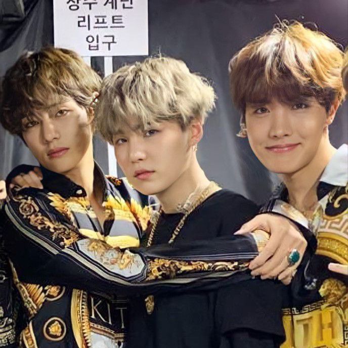 Foto aktivitas terbaru SUGA (BTS)