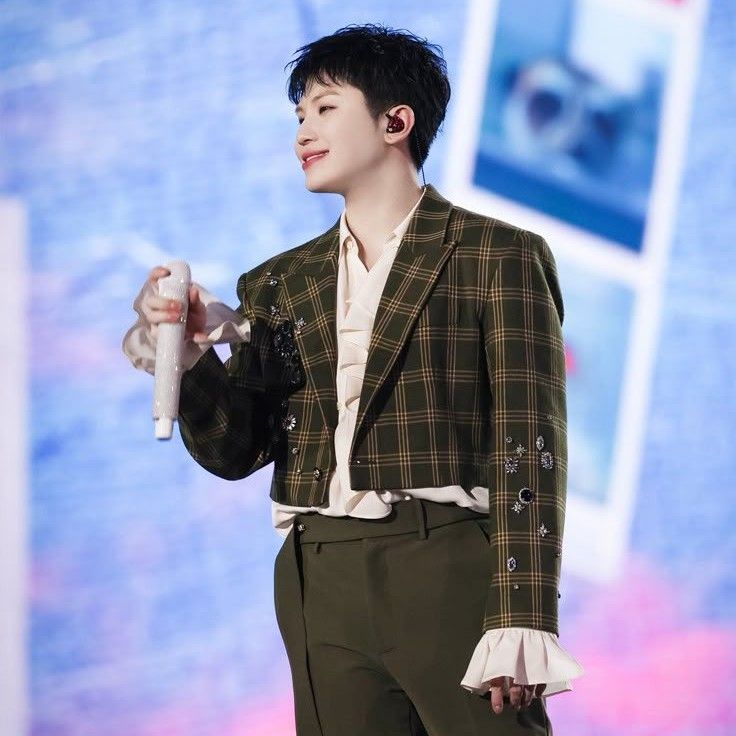 Latest photo of Woozi (SEVENTEEN)