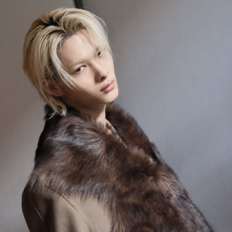 Foto aktivitas terbaru NI-KI (ENHYPEN)