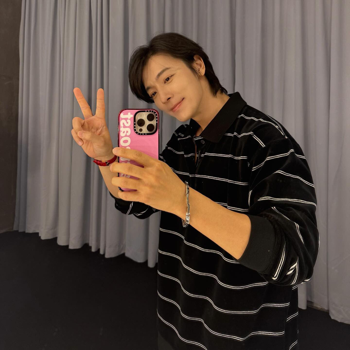 Behind-the-scenes cut of Donghae (Super Junior)