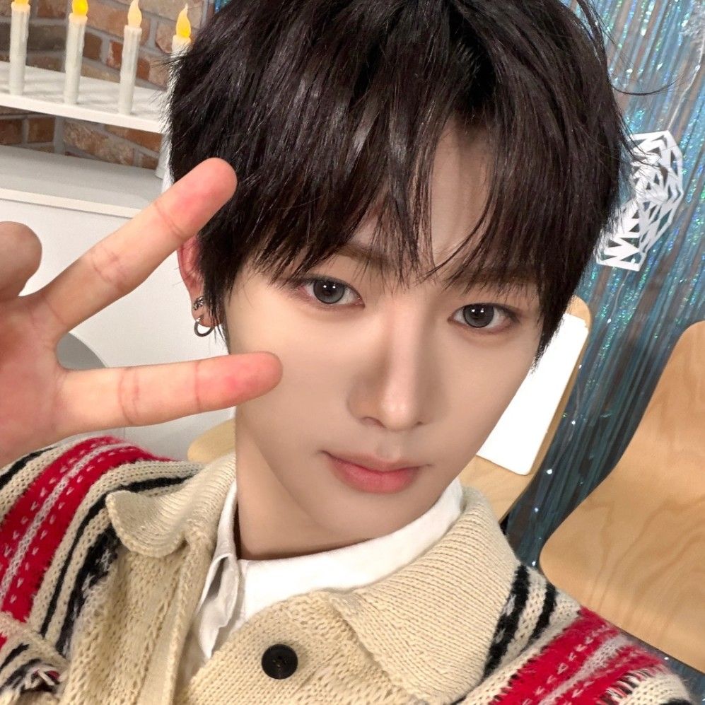 A moment captured by Zhou Anxin (ALPHA DRIVE ONE)'s fan