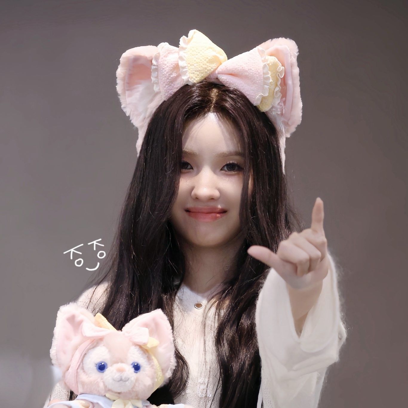 Behind-the-scenes cut of Soyeon (i-dle)