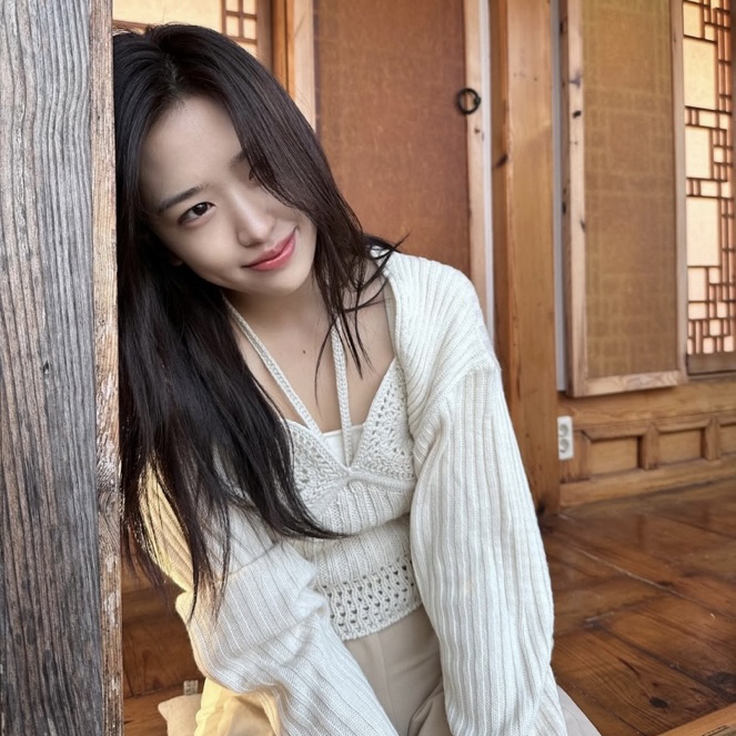 A moment captured by An Yujin (IVE)'s fan