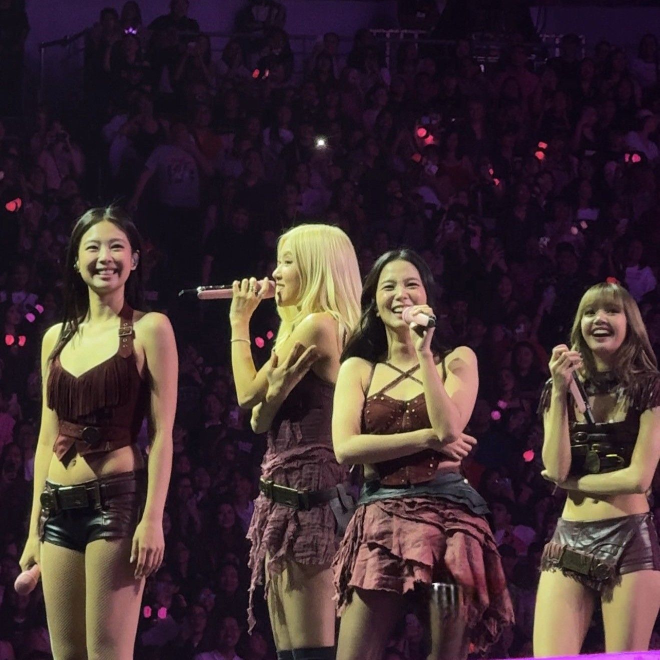 BLACKPINKの舞台裏ショット