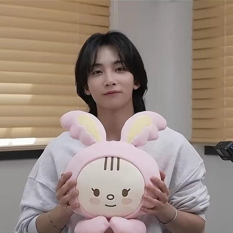 Behind-the-scenes cut of Jeonghan (SEVENTEEN)