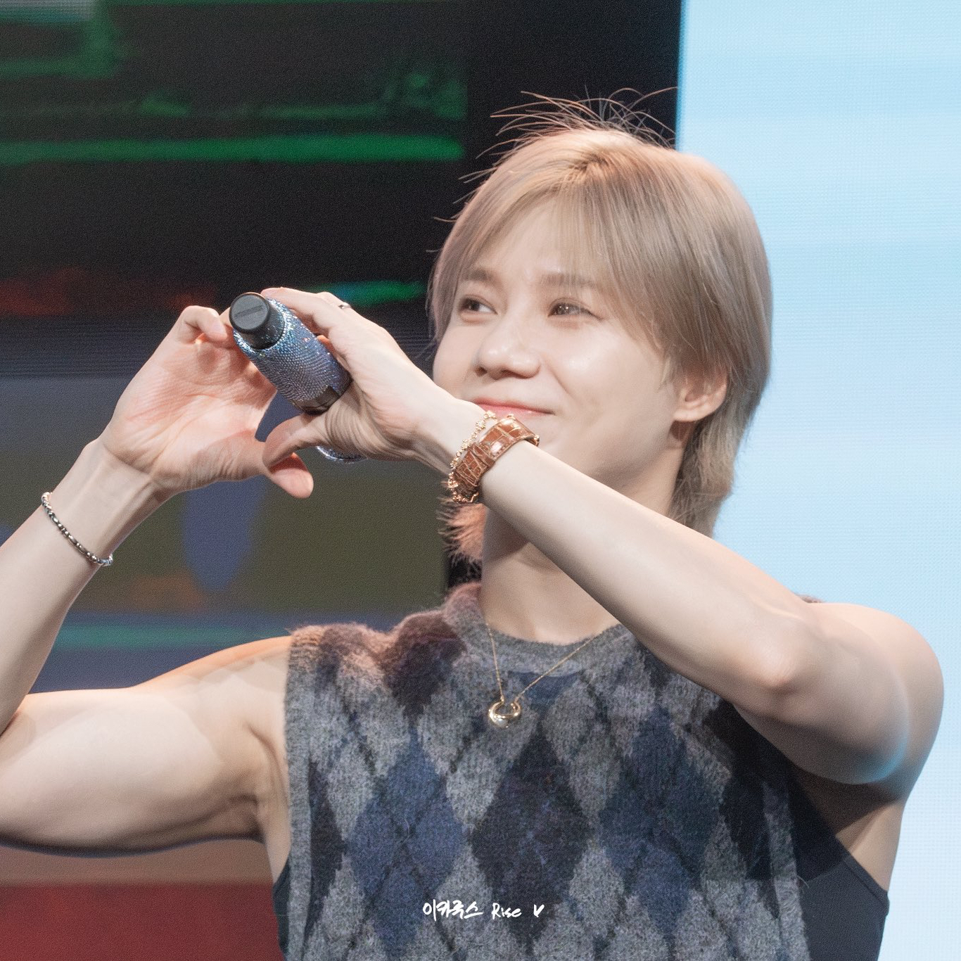 A moment captured by Taemin (SHINee)'s fan