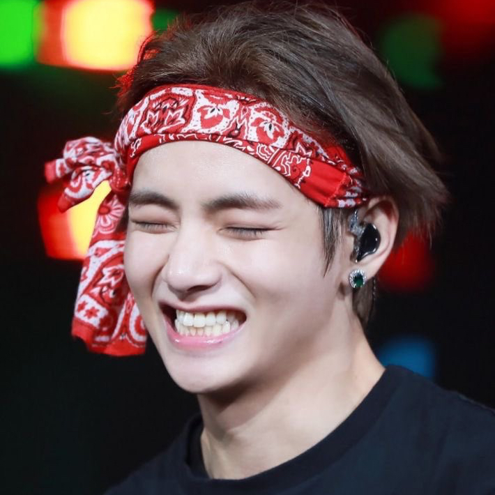 Behind-the-scenes cut of V (BTS)
