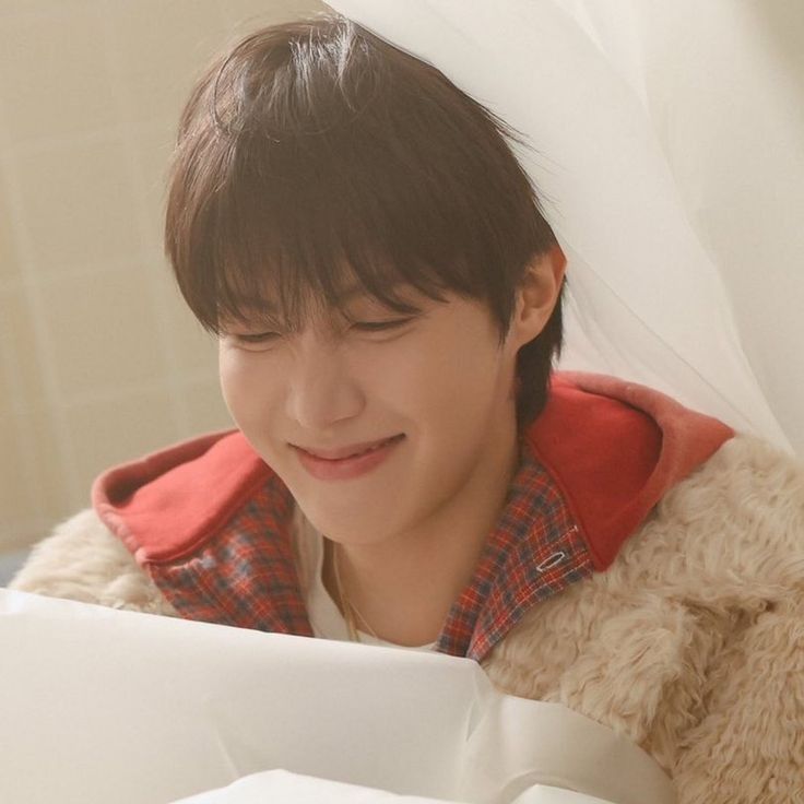 Behind-the-scenes cut of BTS