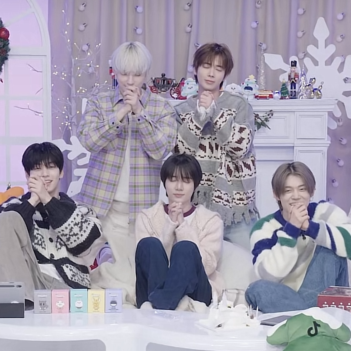 TOMORROW X TOGETHER的最新照片