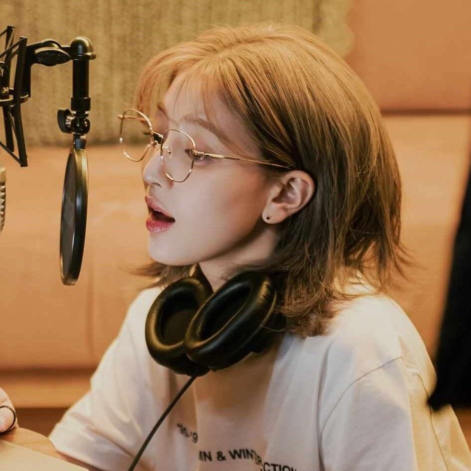 Behind-the-scenes cut of Jihyo (TWICE)