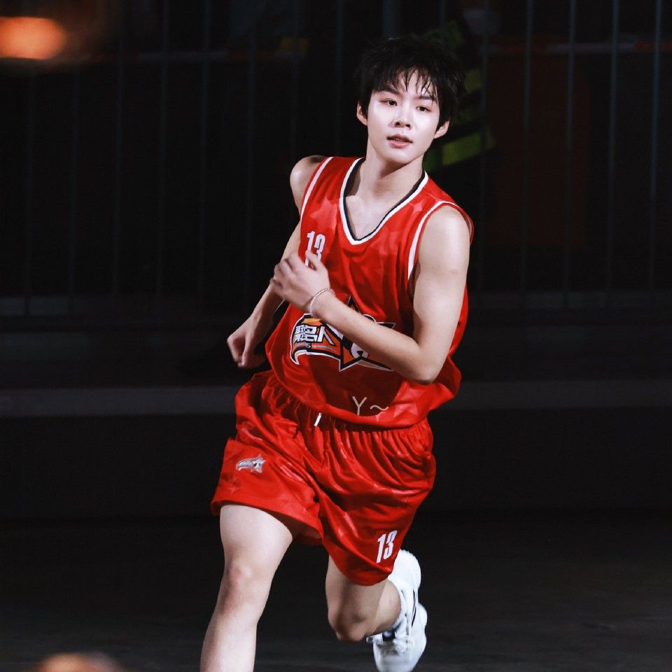 A moment captured by Yao Zihao (NexT1DE)'s fan