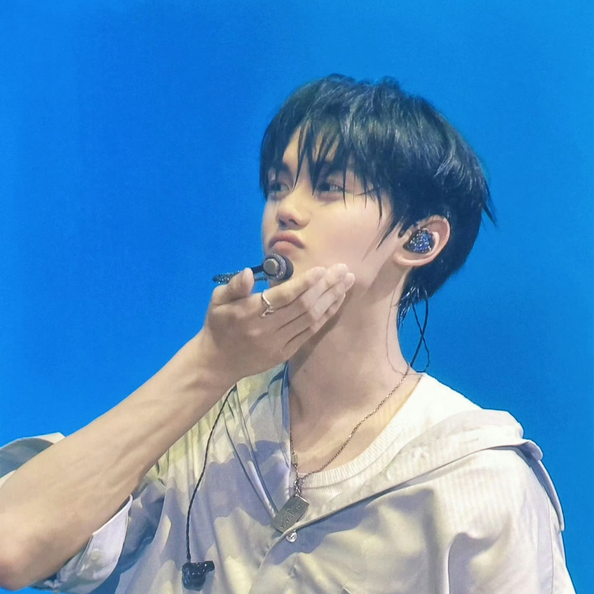 Behind-the-scenes cut of Kim Gyuvin (ZEROBASEONE)
