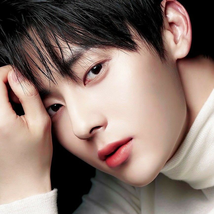 A moment captured by Hwang Minhyun's fan