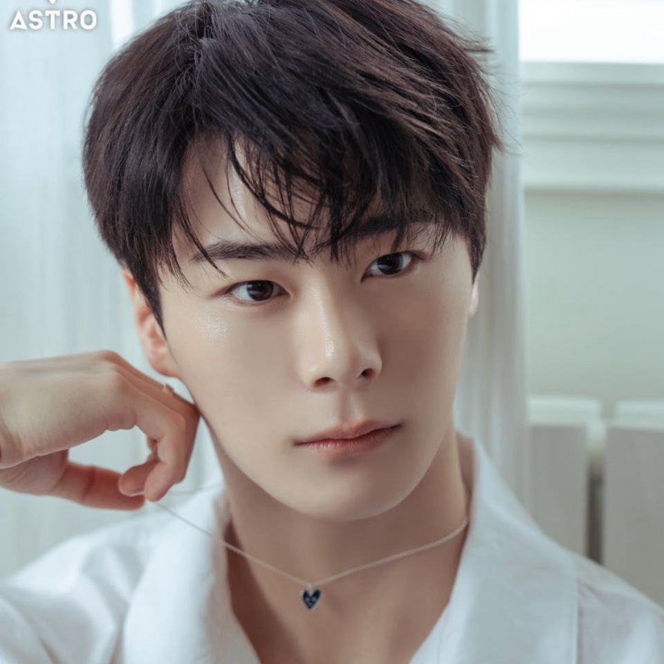 A moment captured by Moonbin (ASTRO)'s fan