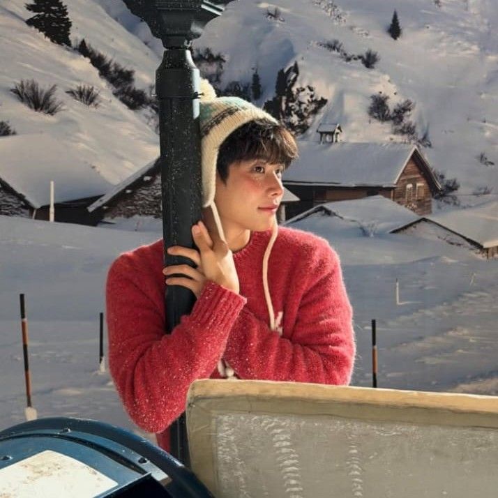 A moment captured by MJ (ASTRO)'s fan