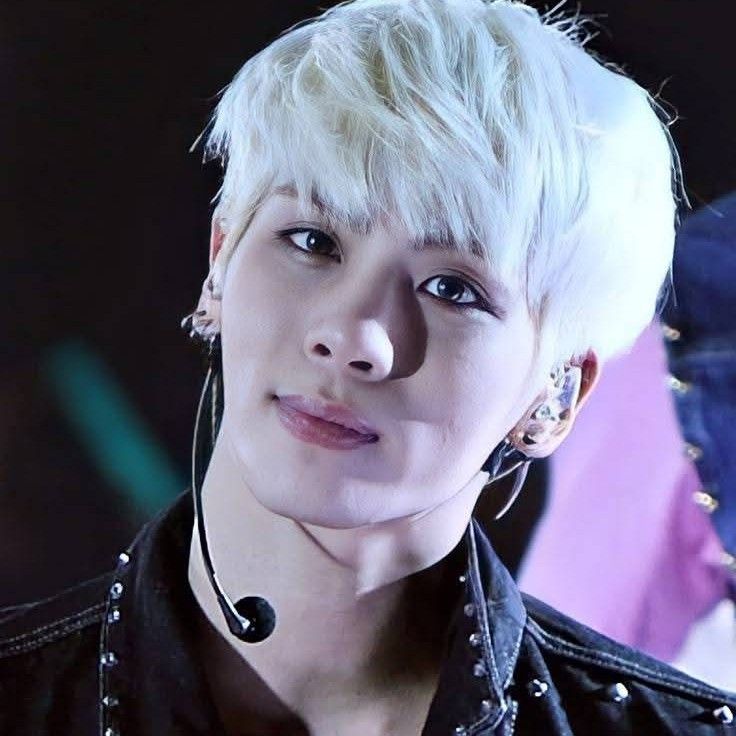 Behind-the-scenes cut of Jonghyun (SHINee)