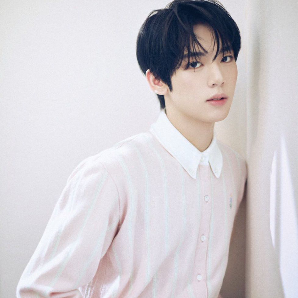 Latest photo of Han Yujin (ZEROBASEONE)