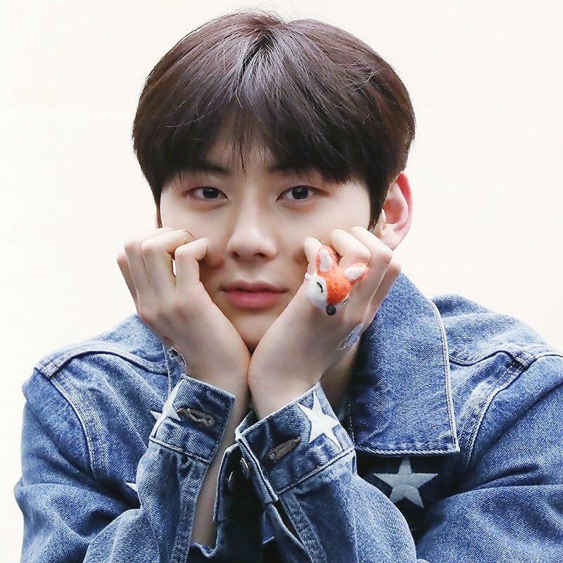 Foto aktivitas terbaru Hwang Minhyun