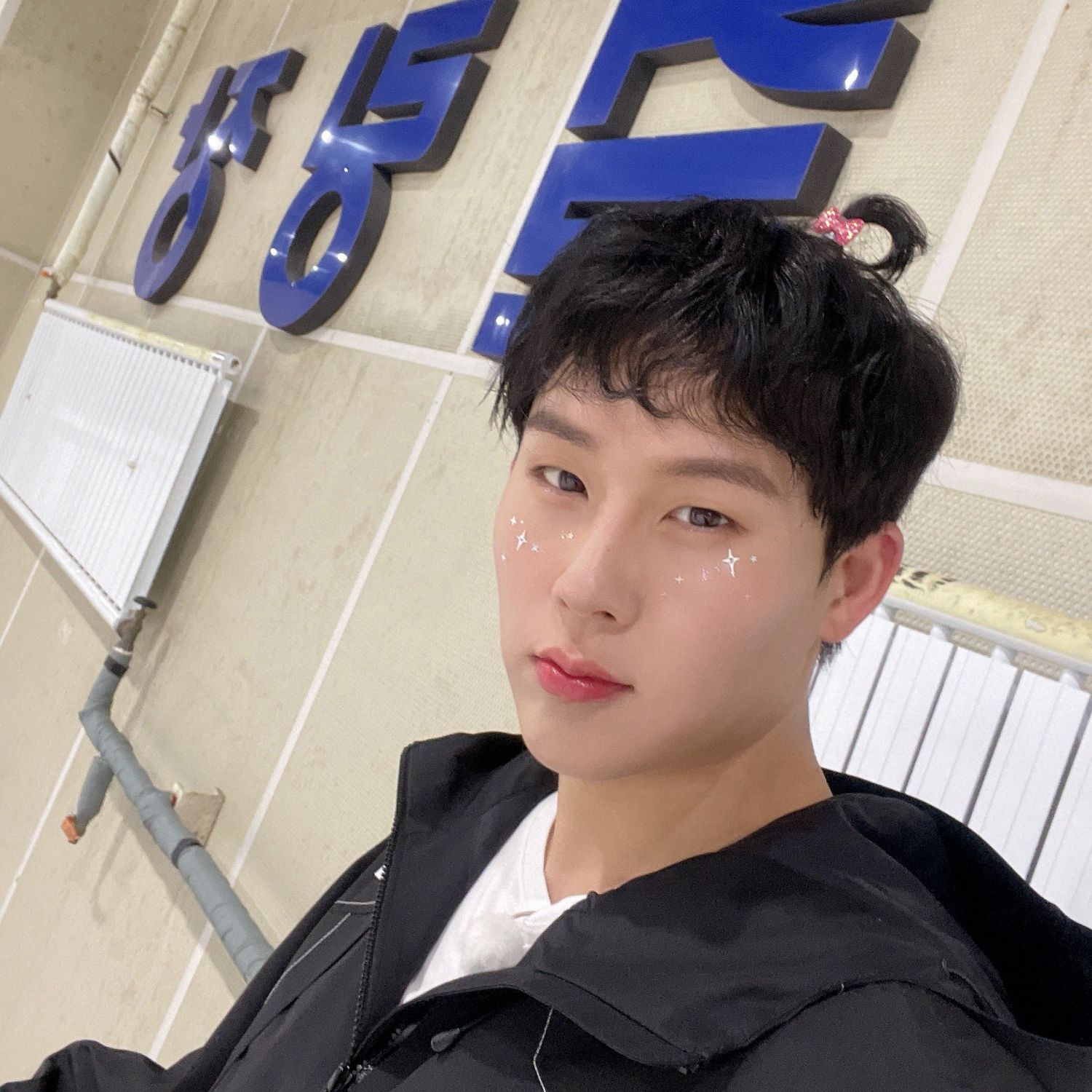 周憲 (MONSTA X)的最新活動照片