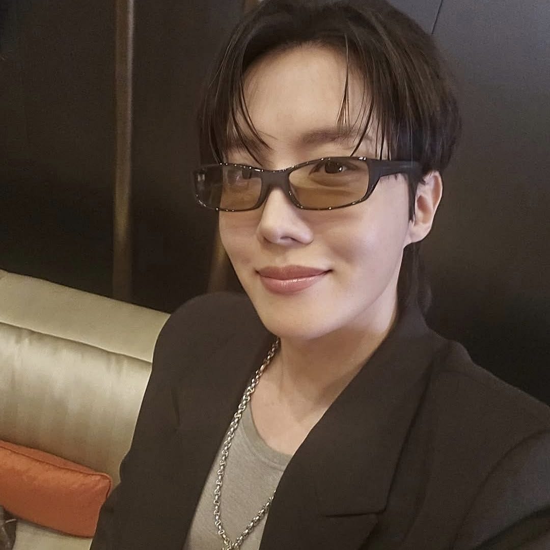 Foto terbaru j-hope (BTS)