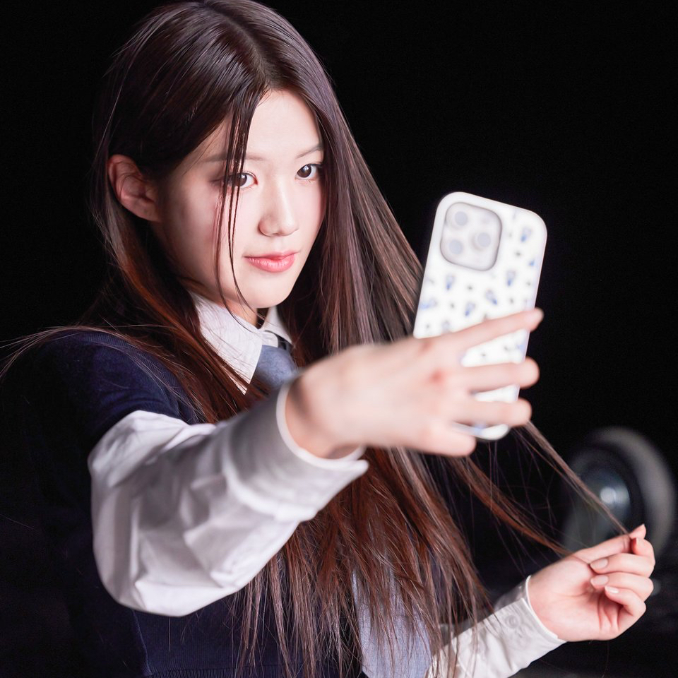 Recent activity shot of Yoon Jiyoon (izna)