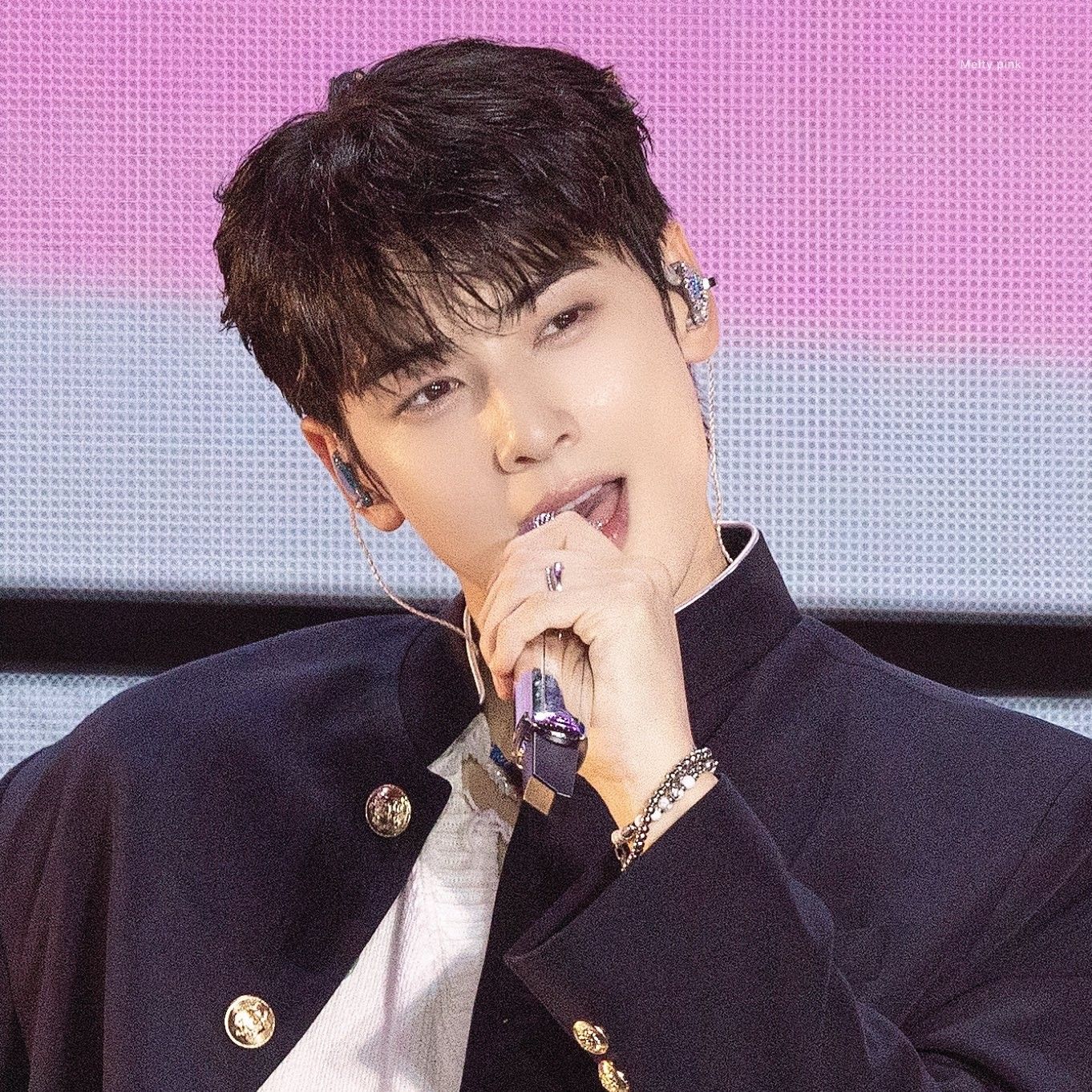 A moment captured by Eunwoo (ASTRO)'s fan