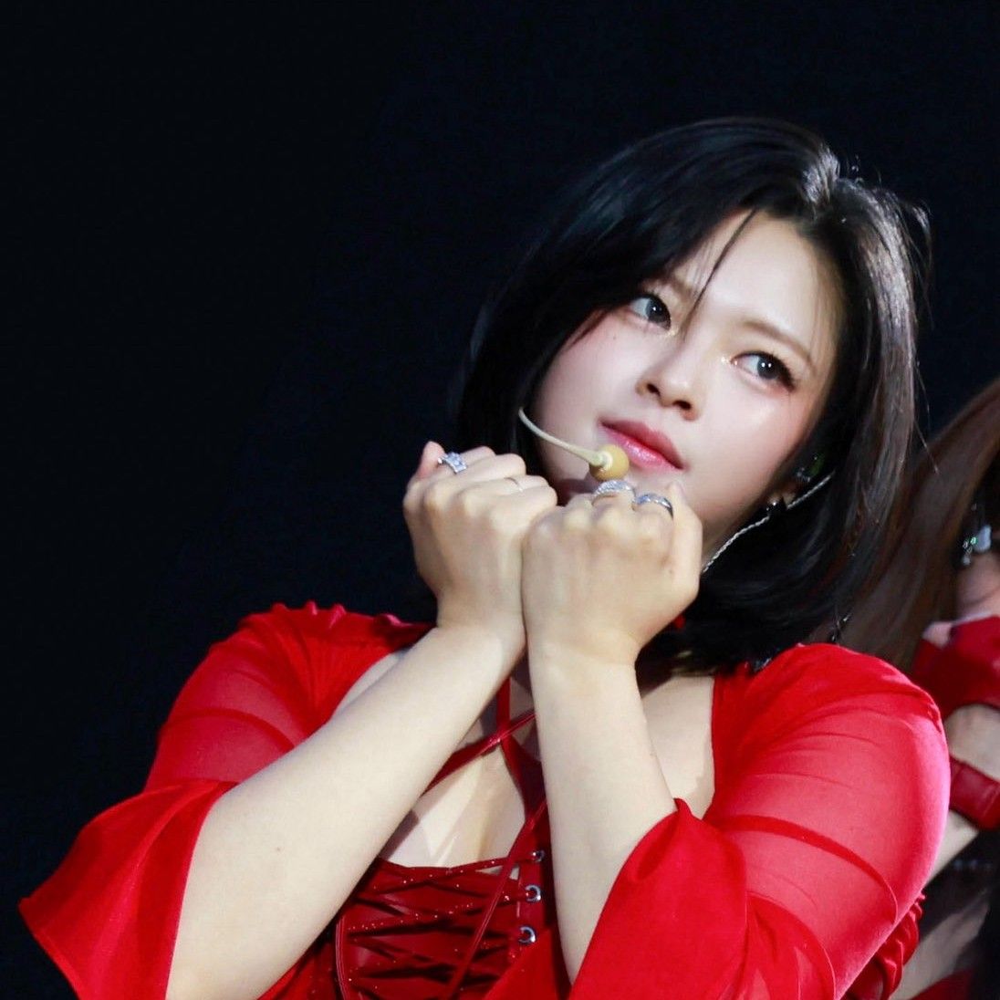 A moment captured by Jeongyeon (TWICE)'s fan