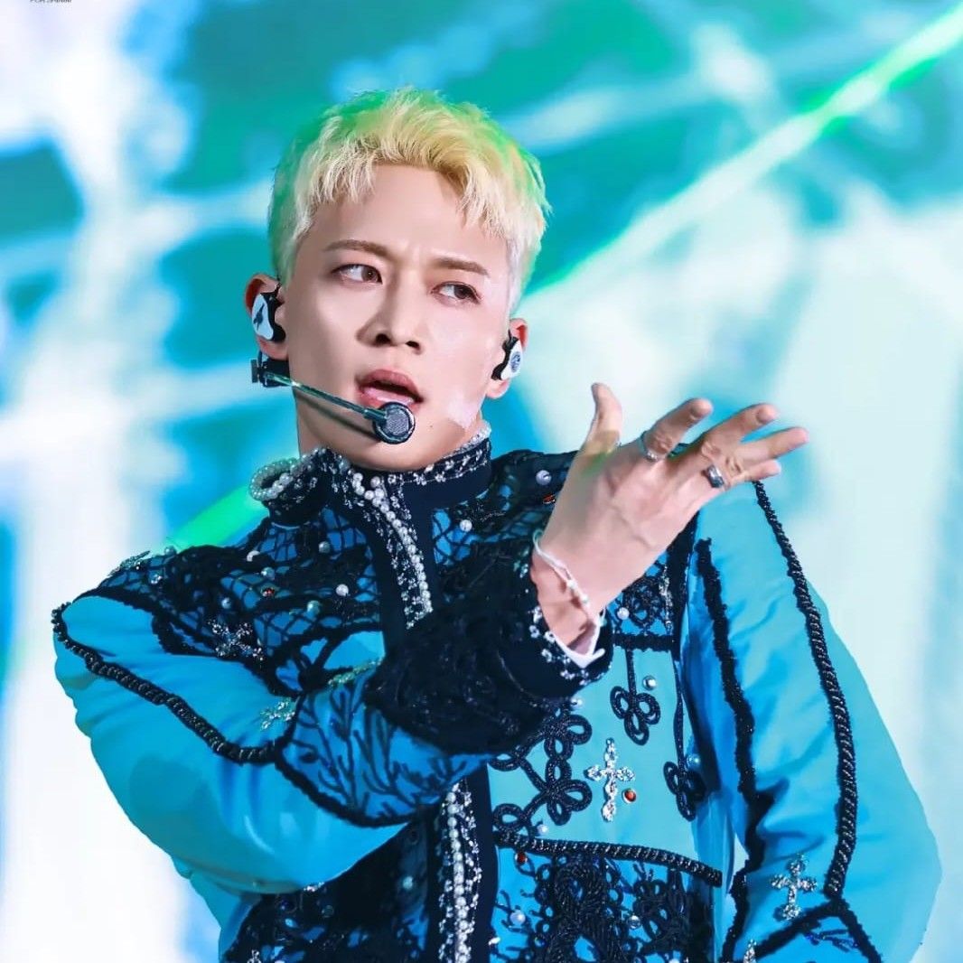 A moment captured by Minho (SHINee)'s fan