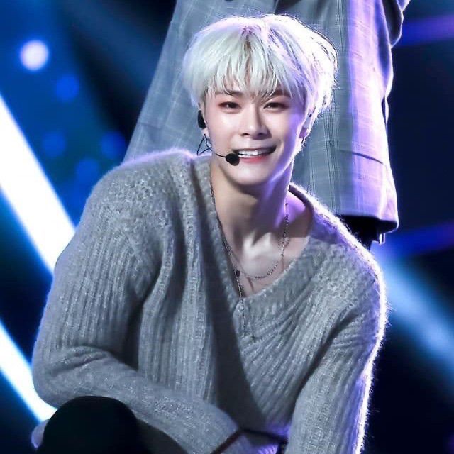 A moment captured by Moonbin (ASTRO)'s fan