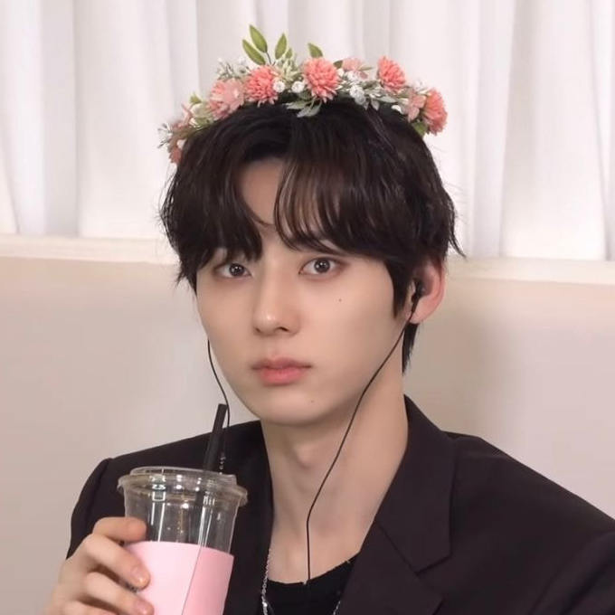 Recent activity shot of Hwang Minhyun