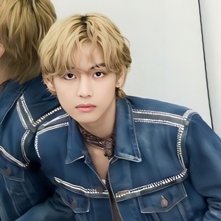 Latest photo of V (BTS)