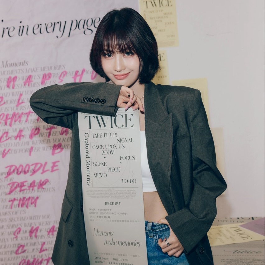 Foto aktivitas terbaru Momo (TWICE)