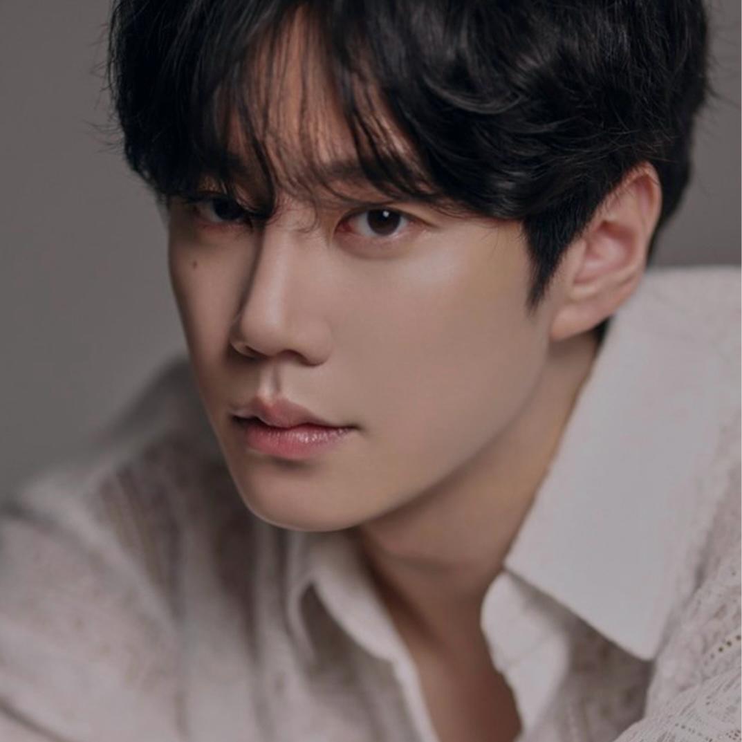 Behind-the-scenes cut of Lee Junyoung