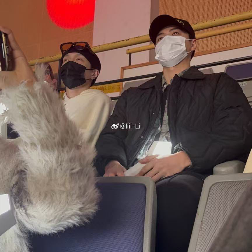 Recent activity shot of Lay (EXO)