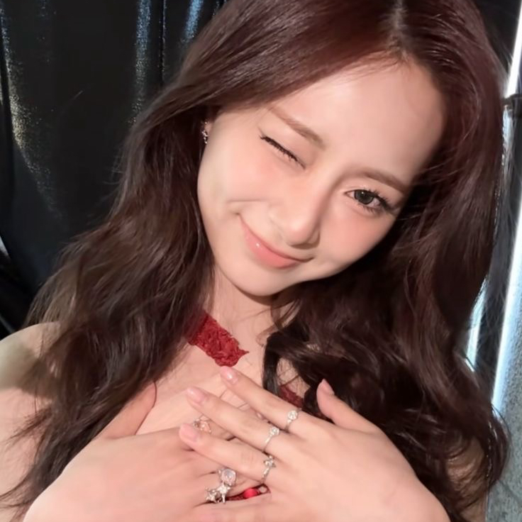 ツウィ (TWICE)の最近の活動写真