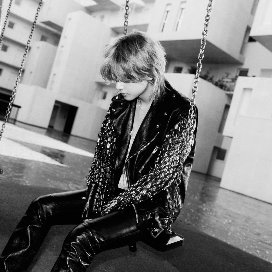 뷔 (방탄소년단)의 최신 사진