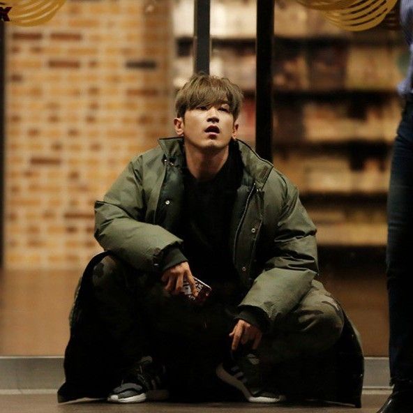 A moment captured by Lee Minwoo (SHINHWA)'s fan