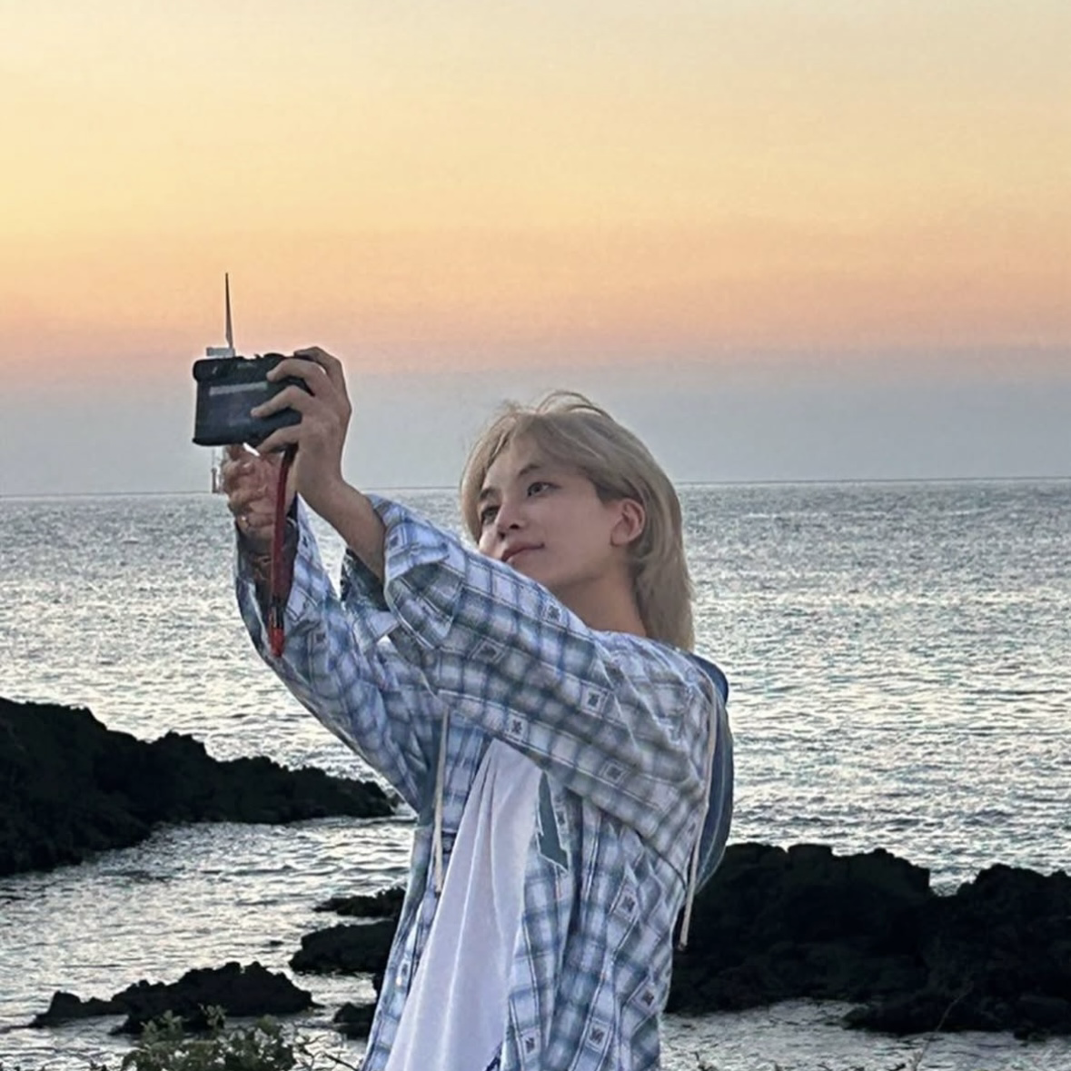 Foto aktivitas terbaru Jeonghan (SEVENTEEN)
