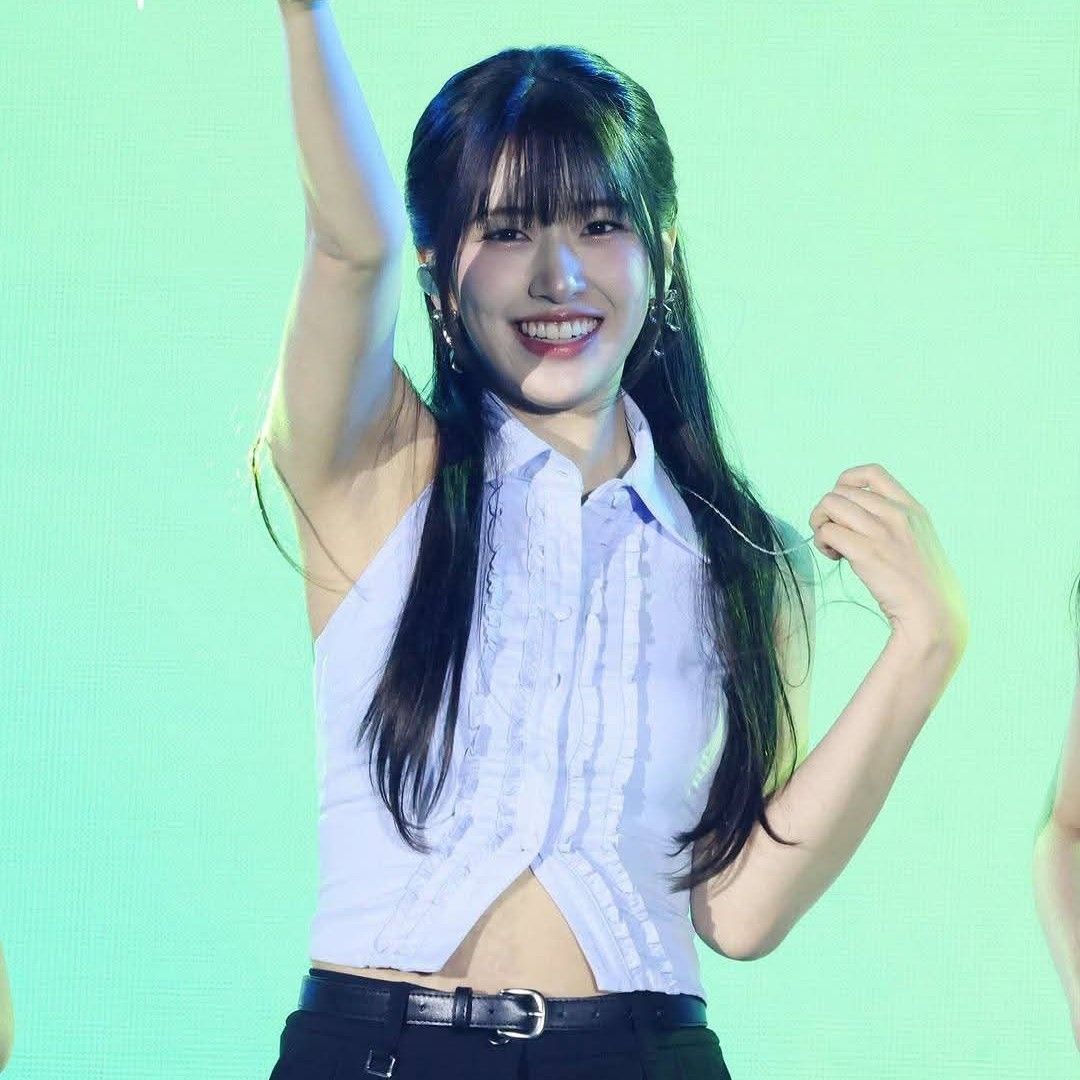 Behind-the-scenes cut of An Yujin (IVE)