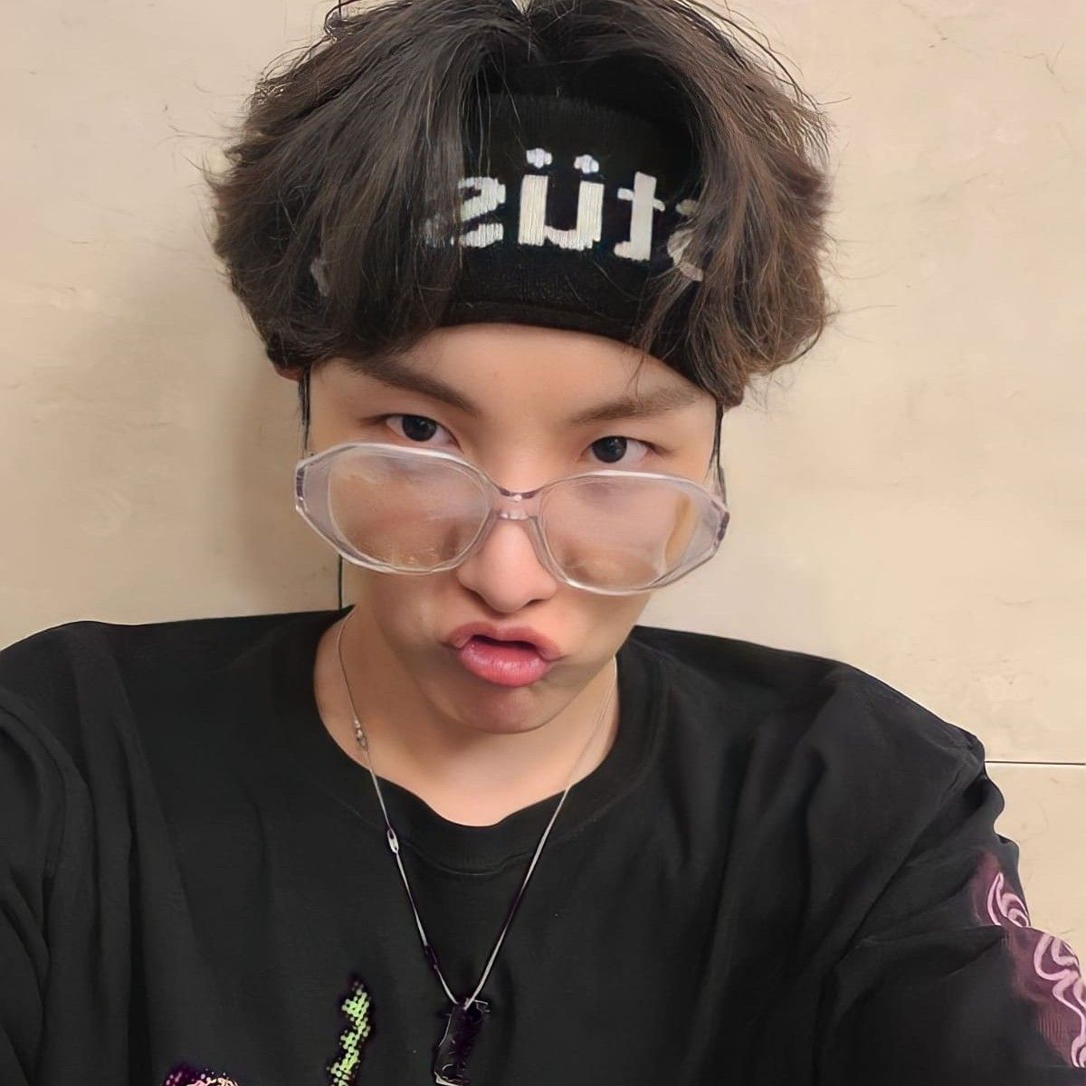 Foto terbaru j-hope (BTS)