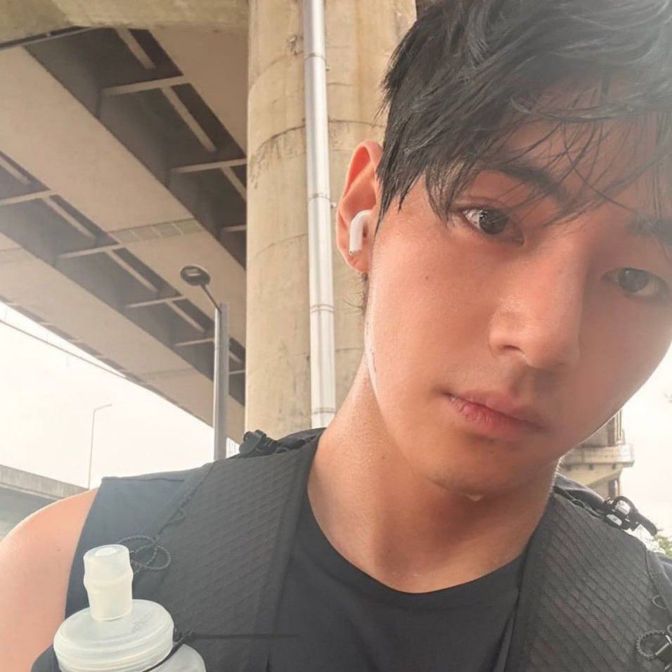 뷔 (방탄소년단)의 비하인드 컷