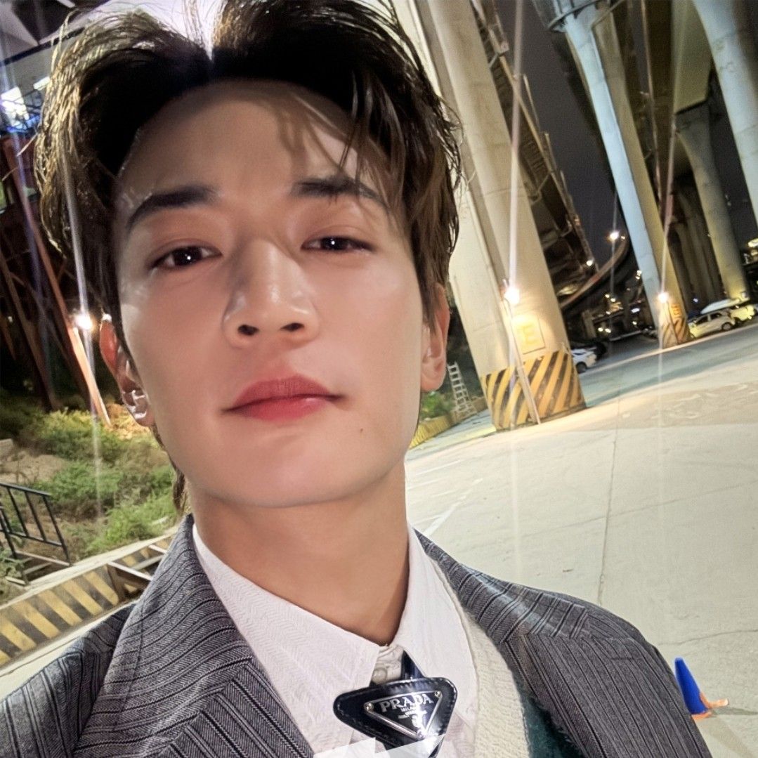 Behind-the-scenes cut of Minho (SHINee)